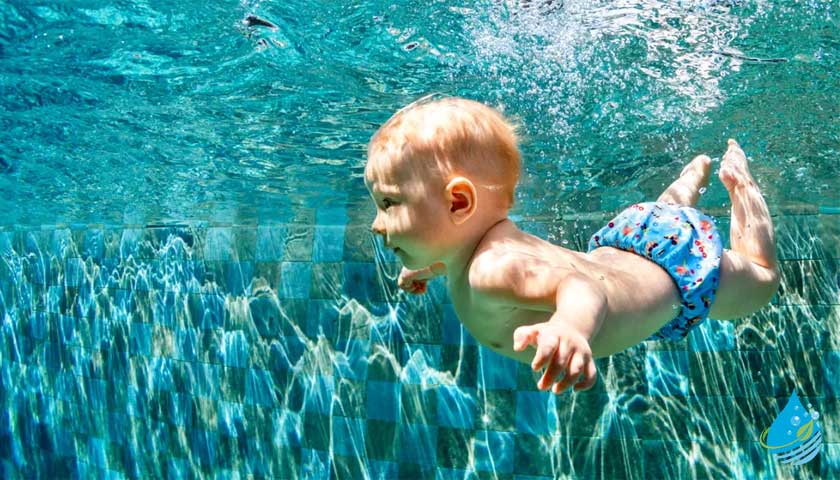 yüzen bebek